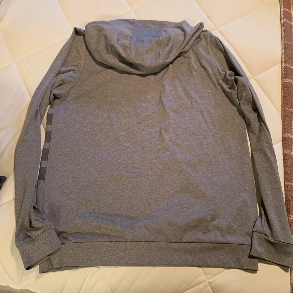 Travis Matthew Hoodie - Picture 3 of 4